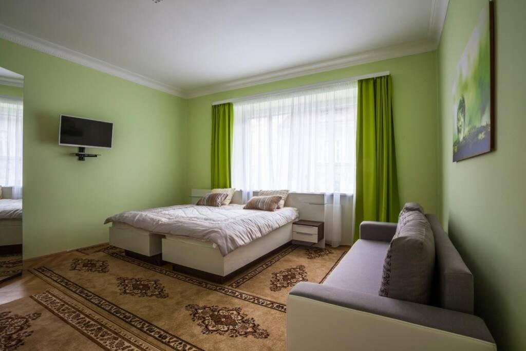 Luxury Air-Conditioned Family Apartment Spitalska Old Town Bratislava Exteriér fotografie