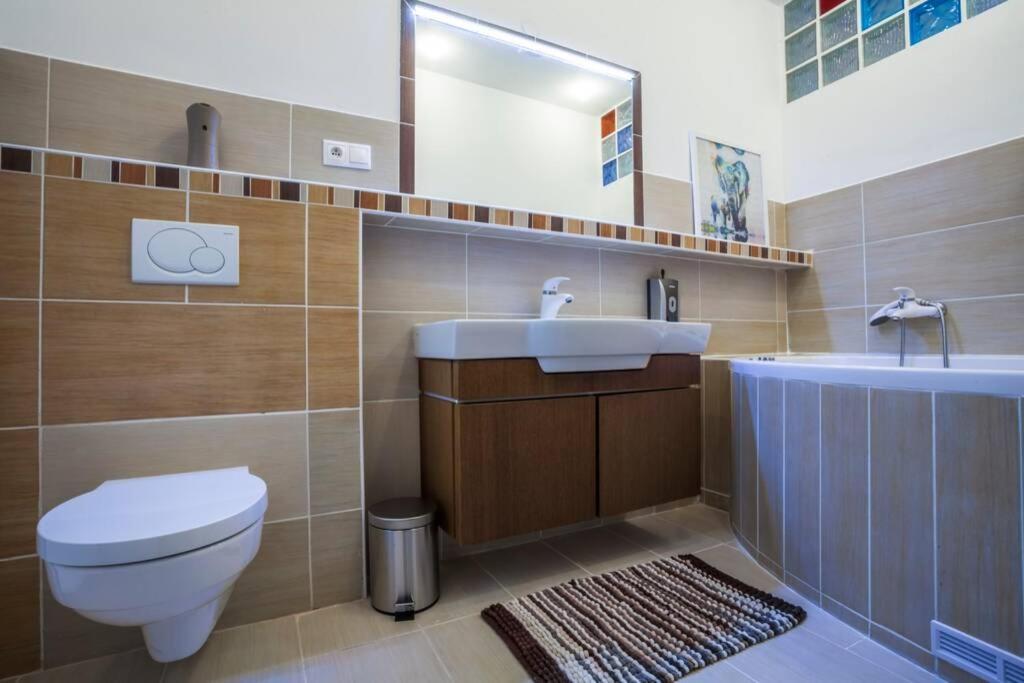 Luxury Air-Conditioned Family Apartment Spitalska Old Town Bratislava Exteriér fotografie