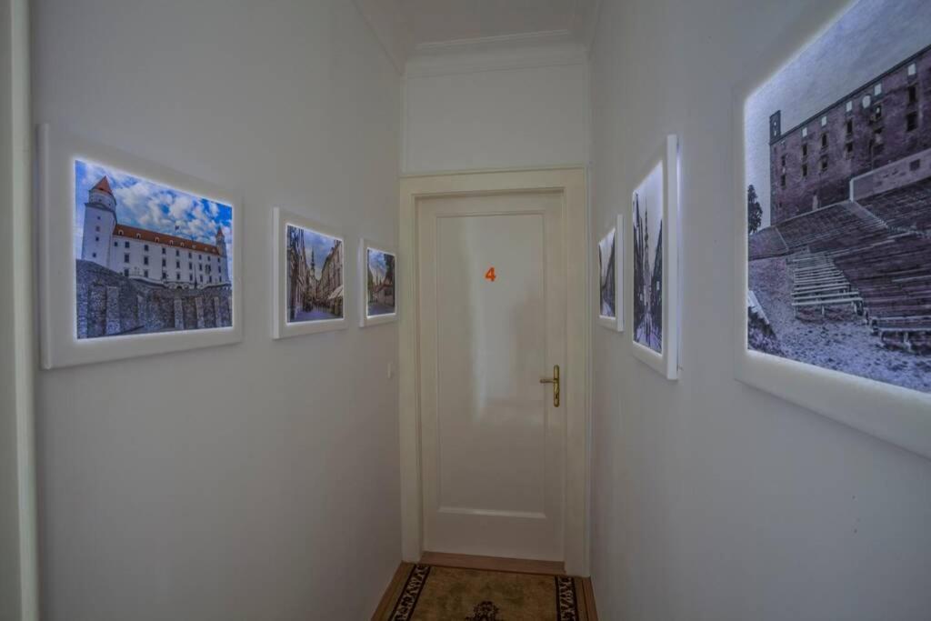Luxury Air-Conditioned Family Apartment Spitalska Old Town Bratislava Exteriér fotografie