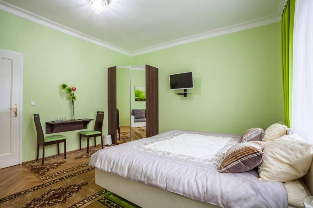 Luxury Air-Conditioned Family Apartment Spitalska Old Town Bratislava Exteriér fotografie