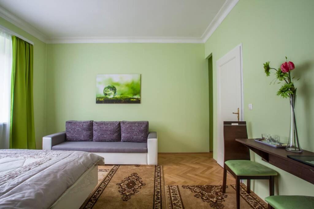 Luxury Air-Conditioned Family Apartment Spitalska Old Town Bratislava Exteriér fotografie